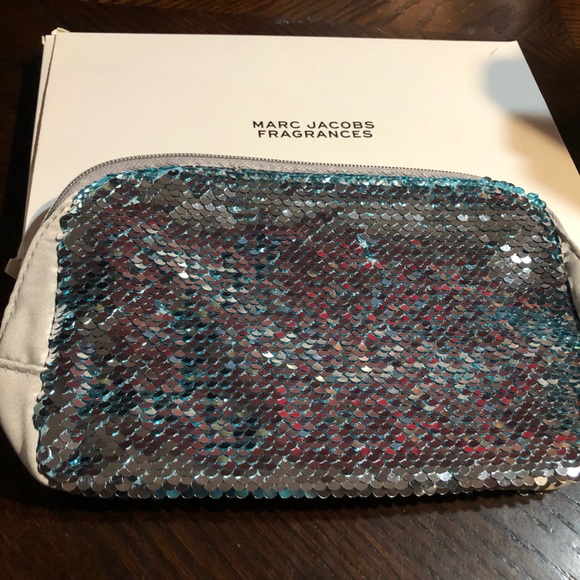 MARK JACOBS FRAGRANCES 
Cosmetic Bags & Cases - Picture 4 of 12